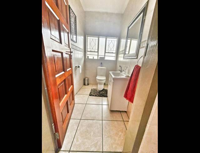 6 BEDROOM FREESTANDING FOR SALE IN MULBARTON